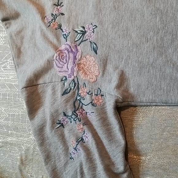 ✅SOLD✅H&M embroidered hoodie size L - Picture 3 of 8